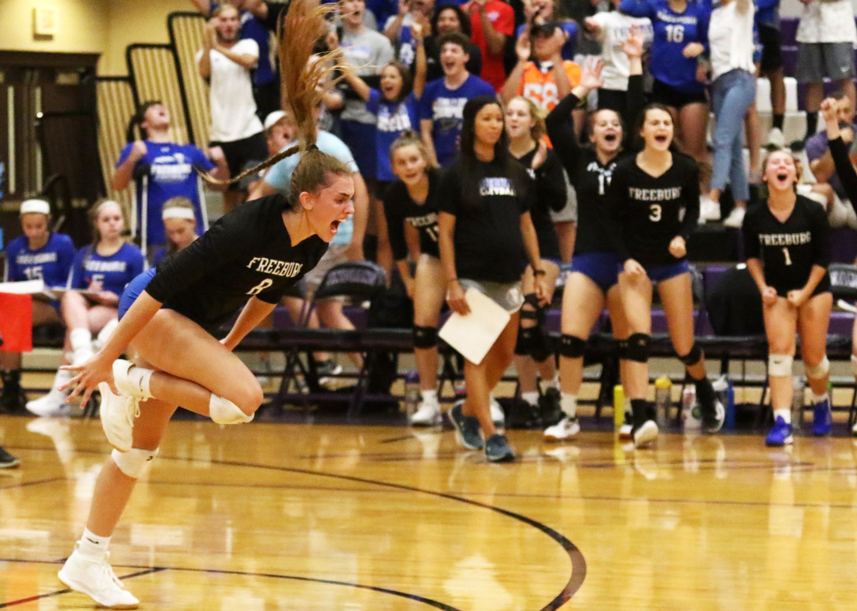 Freeburg def. Mascoutah 25-23, 25-21